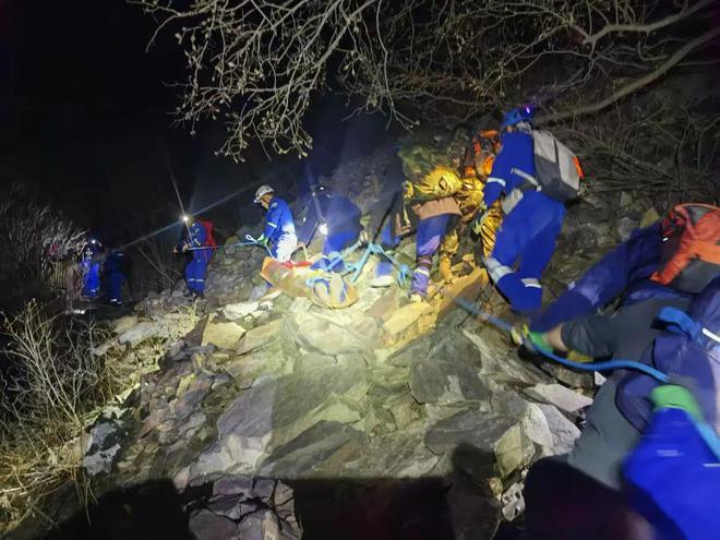 带娃登山突遇意外，户外活动安全引关注