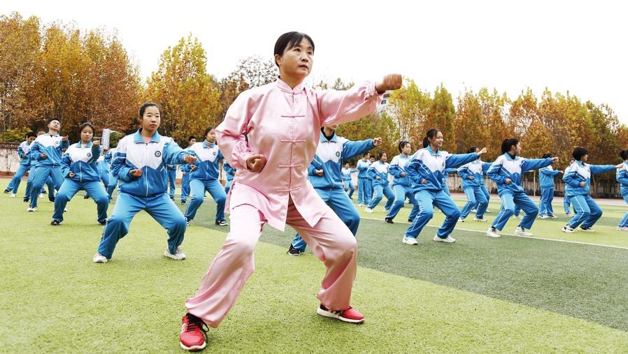 八段锦养生法，音乐口令与养生之道，全程十二分钟完整版