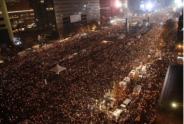 韩国首尔爆发大规模示威