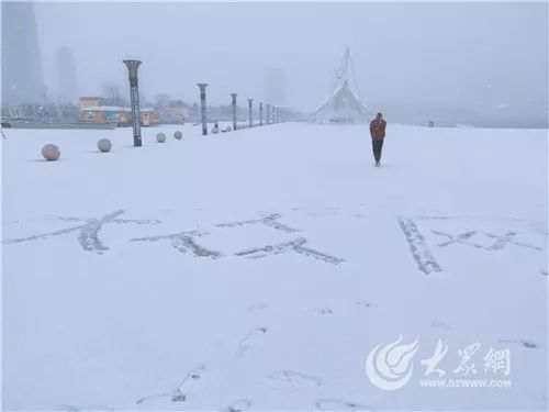 当对方提及下雪时，如何回应，自然与情感的交织探讨